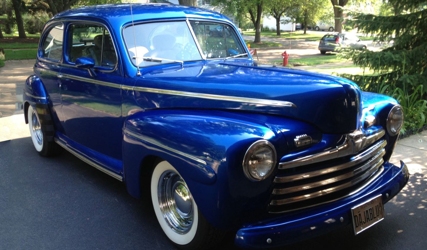 Ford deluxe coupe